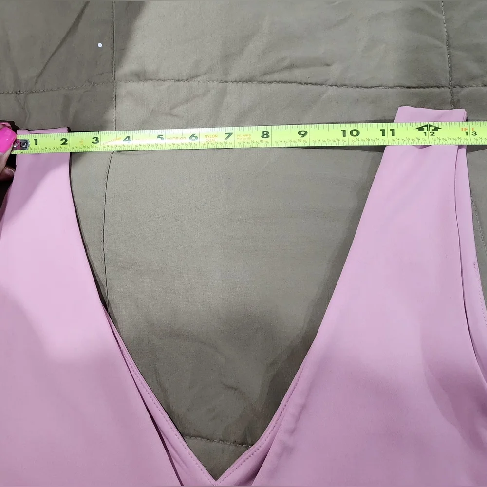 NWT Express Body Contour High Compression Double V-Neck Tank Size XL - Picture 7 of 11